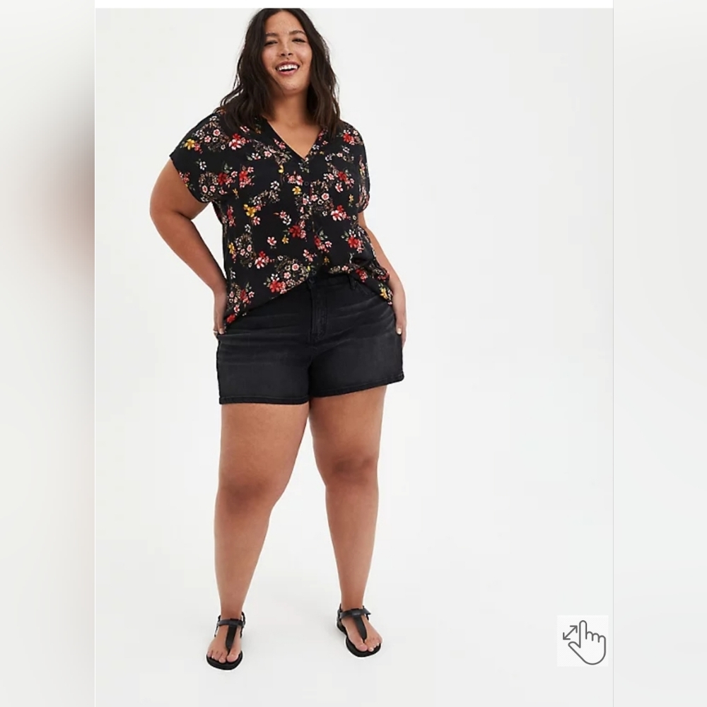 New Torrid size 2 floral Challis button-front top